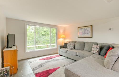 Glouster House | 1 Mi to Burr Oak Lake Home with Deck and Patio!