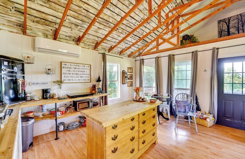 Eureka Springs Apartment | 1 Mi to Downtown Eureka Springs: Studio Retreat