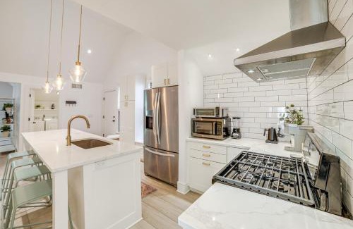Grand Rapids Apartment | 1 Mi to Dtwn Grand Rapids Chic Condo with Balcony!
