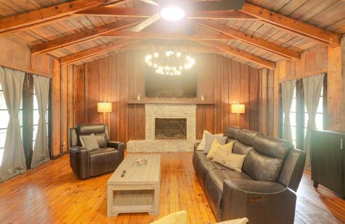 Pope House | 1 Mi to Enid Lake Peaceful Pope Getaway