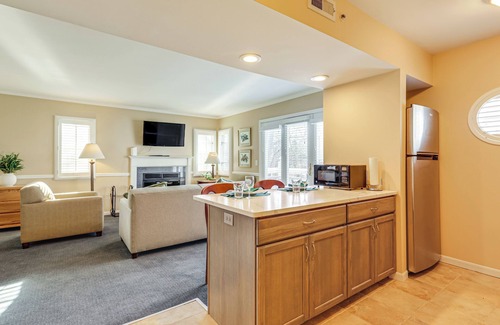 Norwich Apartment | 1 Mi to Mohegan Sun: Studio w/Golf Course Views