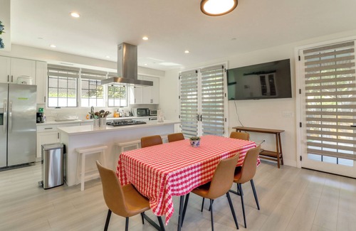 North Central House | 1 Mi to Rose Bowl: Pasadena Home w/Fenced Yard!