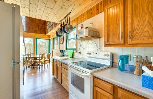 Trego House | 1 Mi to South Twin Lake Cabin with Deck in Trego!