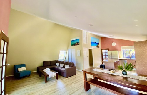 Marcoola House | 1 minute walk to SLSC beach, Dual accom, AC, pets, Internet, pooltable, Surfclub