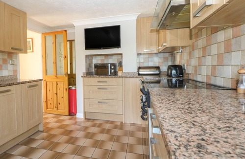 Edburton Cottage | 1 PAYTHORNE FARM COTTAGES, pet friendly, with a garden in Small Dole