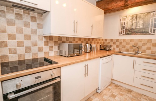 Malton House | 1 RODGERS MEWS, romantic, character holiday cottage in Malton