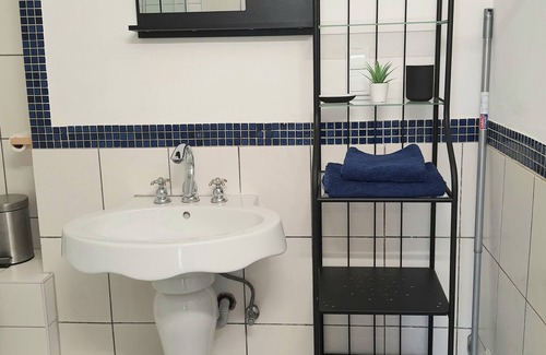Straßenhaus House | 1-room apartment with kitchenette, large TV and shower/WC, 20 sqm