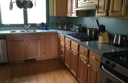 Shorewood House | 1 room1 bath min.30 days in a multi room house. More rooms available.