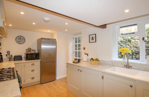 Shipton Gorge Cottage | 1 ROSE COTTAGE, pet friendly, with a garden in Shipton Gorge