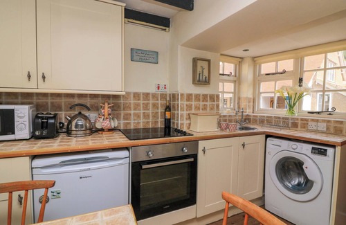 Hope-Cove Cottage | 1 THE SQUARE, pet friendly, character holiday cottage in Hope Cove