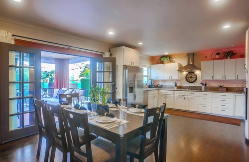 Loma Portal House | "1 to 16 Guests - Main House + Guest House & Pool"