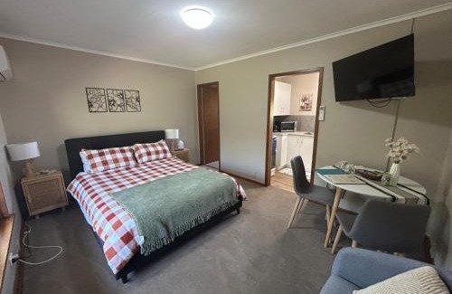 Canowindra Apartment | #1 Waddell Studio Apartment