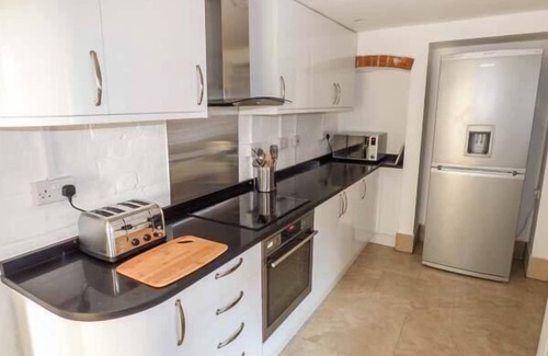 Upton upon Severn Cottage | 1 WILLOW COTTAGE, family friendly in Upton Upon Severn