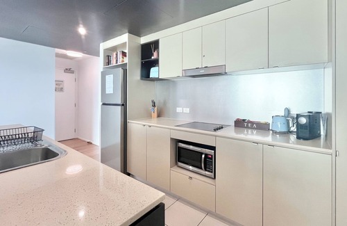 Cairns Apartment | '10-A' Coral Sea Apartment ~ 2BR 2Bth Pool Gym Wifi