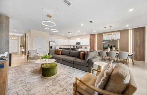 Four Corners House | 10 Bedrooms/8 Bathrooms/Windsor Cay (16244SM)
