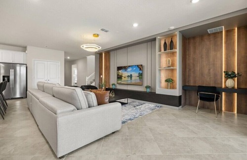 Four Corners House | 10 Bedrooms/8 Bathrooms/Windsor Cay (16191CC)