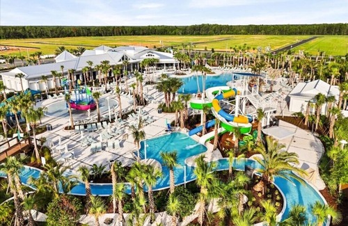 Four Corners House | 10 Bedrooms/8 Bathrooms/Windsor Cay (16203CC)