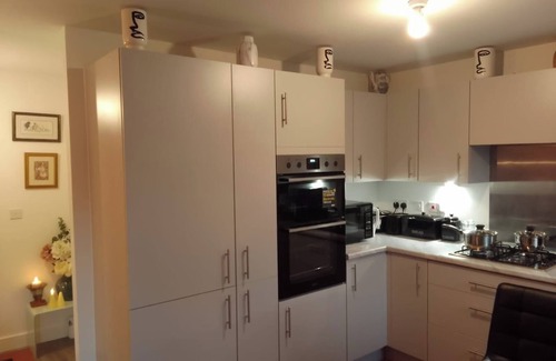 Walsall Apartment | 10 Guests - Garden - Quiet Retreat Cottage
