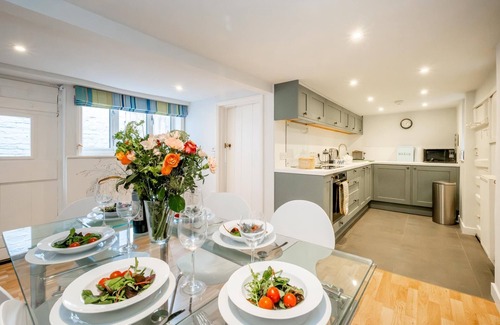 Aldeburgh Cottage | 10 Hertford Place - sleeps 5 guests in 3 bedrooms