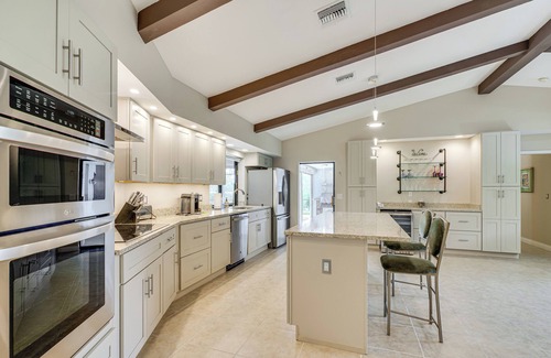 Biggar House | 10 Mi to Beach: Poolside Paradise in Fort Myers!