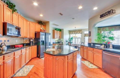 Jamestown House | 10 Mi to Dtwn Greensboro Family Gem with Yard