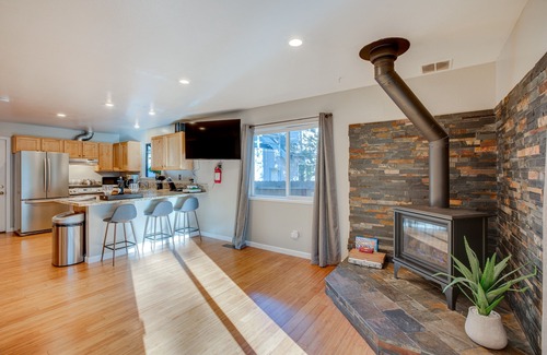 Christmas Valley House | 10 Mi to Heavenly Mountain: Home w/Deck + Yard