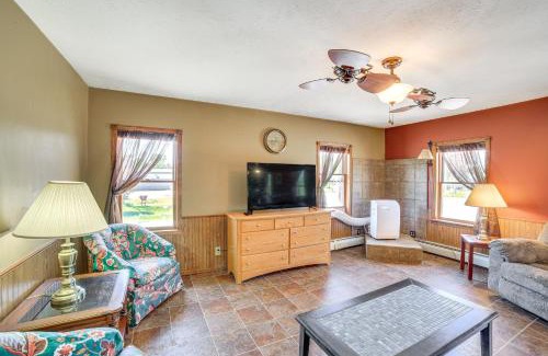 Eben Junction House | 10 Mi to Lake Superior Eben Junction Townhome!