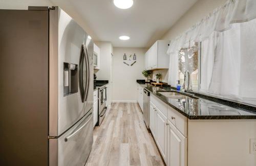 Grand Prairie House | 10 Mi to Six Flags Pet- and Family-Friendly Retreat
