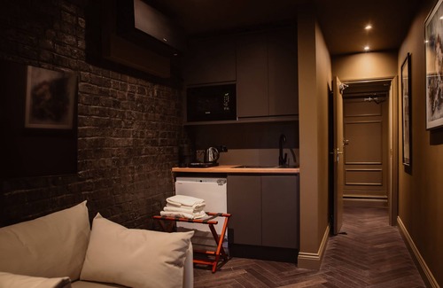 Shoreditch Apartment | 10-min to The City of London! King Size Bed & Sofa Bed with en-suite Bathroom.