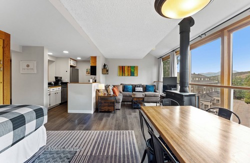 Lakeside Village Condo | 10 MinsWalk to Lift, Huge Windows & Sliding Doors for Beautiful Mountain View