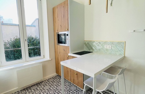 Poincare - Foch - Anatole France - Croix de Bourgogne Apartment | 10-minute walk from the spa and train station, comfortable apartment.