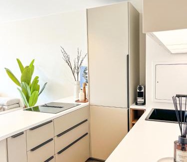 Quartier de Becon Apartment | 10 Minutes From Paris - Stunning Views - Scandi Zen Paris