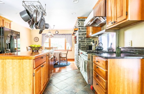 Hollowville House | 10 minutes to Hudson close to The Hill venue