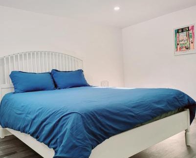 Laprairie House | 10 minutes to Montreal entire place 2 bedrooms private entrance