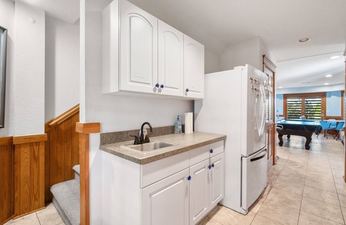 Carova Beach House | 10% off 8-17-8-24-25! Lux 6 bdr, 5.5 bath semi-oceanfront, 4WD area ocean views!