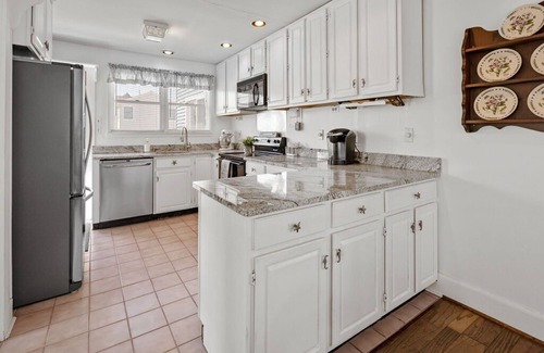 Ship Bottom House | 10%Off First 3 bookings!nInviting Ranch Home Just Minutes Walk from the Beach!