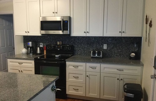 Long Beach House | 10% off weeklong stays booked now. Clean & charming oceanfront home with view
