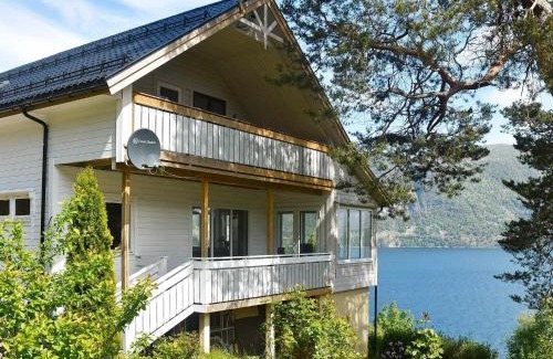 Volda House | 10 person holiday home in Folkestad