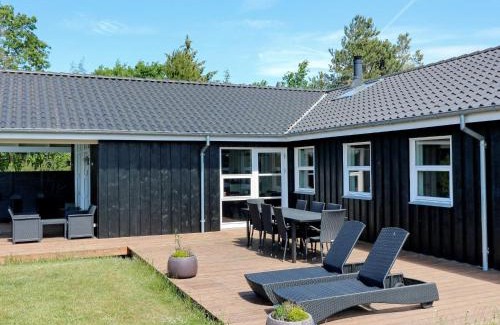 Haslevgarde House | 10 person holiday home in Hadsund