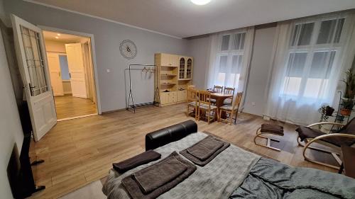 Esztergom Apartment | 100 Éves Ház