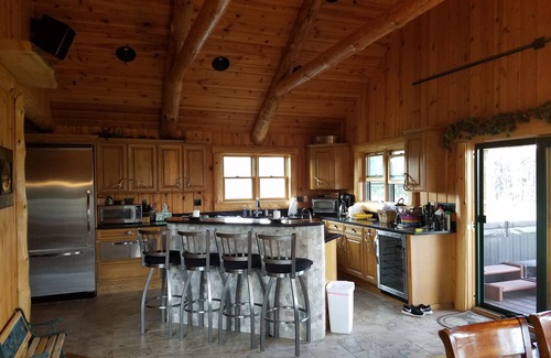 Delton Cabin | 100 Acre Michigan Retreat - Amazing nature/Hot tub/Saunas/Fireplace/WiFi!