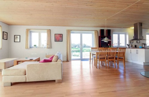 Faxe Apartment | 100 m² Apartment ∙ 1 bedroom ∙ 6 guests