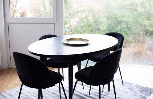 Suresnes Apartment | 100 m² Apartment ∙ 2 bedrooms ∙ 4 guests