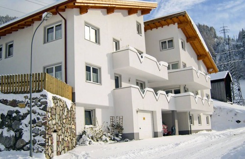 Flirsch Apartment | 100 m² Apartment ∙ 3 bedrooms ∙ 6 guests