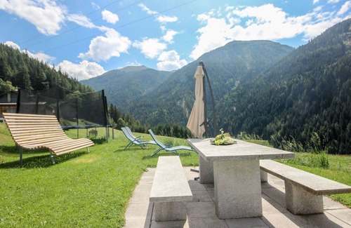 Flirsch Apartment | 100 m² Apartment ∙ 3 bedrooms ∙ 6 guests
