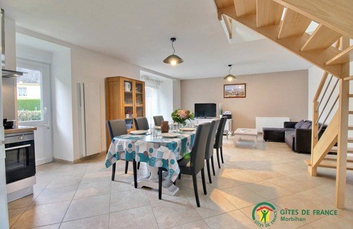Ambon House | 100 m² Gîte ∙ 3 bedrooms ∙ 6 guests