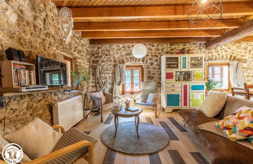 Saint-Antheme House | 100 m² Gîte ∙ 3 bedrooms ∙ 9 guests