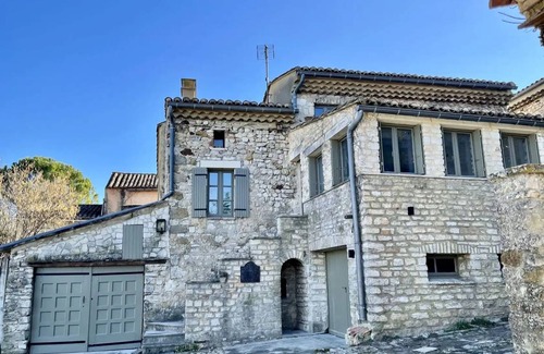Cornillon House | 100 m² House ∙ 2 bedrooms ∙ 4 guests