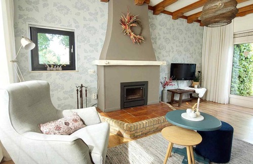 Hoeven House | 100 m² House ∙ 2 bedrooms ∙ 7 guests