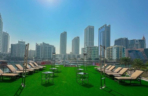 Dubai Marina Boat Rental | 100 m² Houseboat ∙ 10 guests